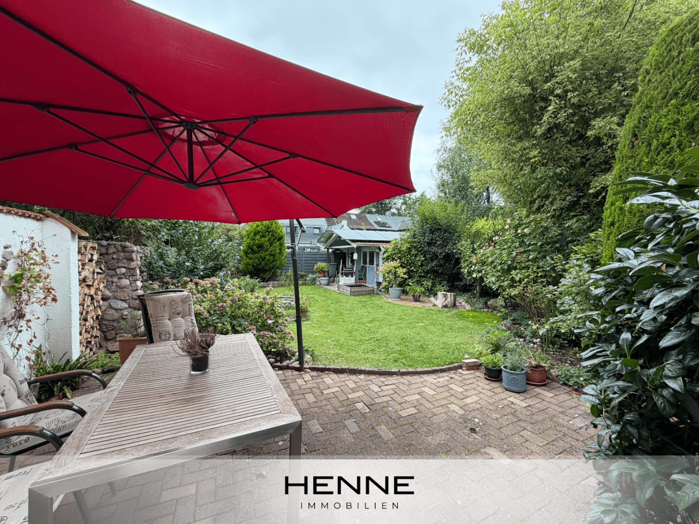 Terrasse mit Gartenblick